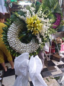 vòng hoa viếng đám tang đẹp giá rẻ nhất tại tân bình