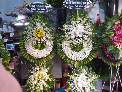 đặt vòng hoa tang lễ Quận Tân Phú