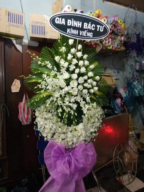 vòng hoa viếng đám tang tại shop hoa bình chánh